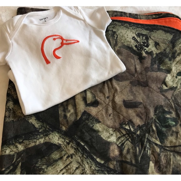 Infant Receiving Blanket and Onesie Mossy Oak Breakup - Picture 1 of 2